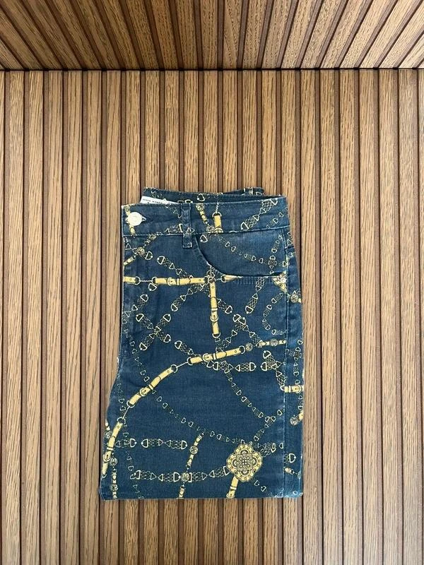 Jeans foncés avec motif de chaînes et ceintures – photo 2